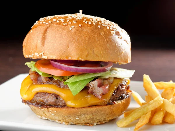 Kaas hamburger met een spek — Stockfoto
