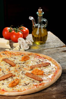  Taze fırında pişmiş Pizza jambon ile