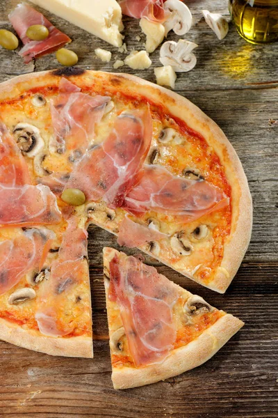 Włoskim stylu pizzy — Zdjęcie stockowe