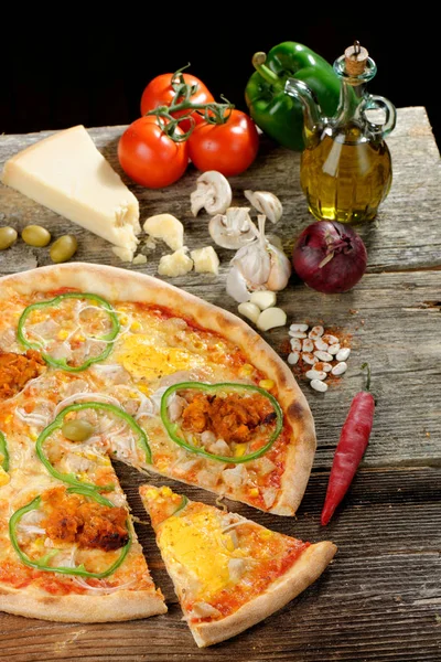 Mexican style pizza with nacho cheese — Stock Photo, Image