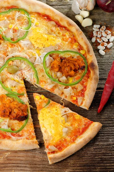 Mexican style pizza with nacho cheese — Stock Photo, Image