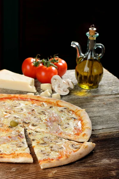 Italian Pizza with Ham — Stock Photo, Image