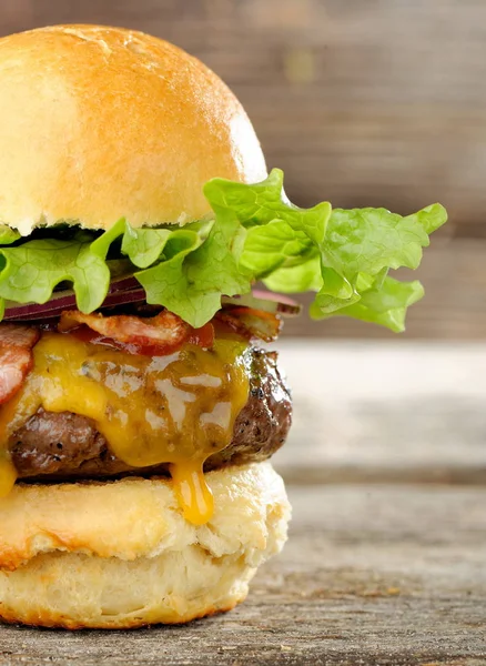 Cheeseburger al bacon gourmet — Foto Stock