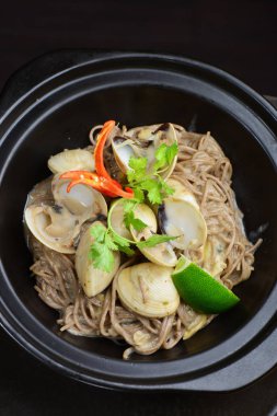  Tay Kepekli Pirinç Noodle