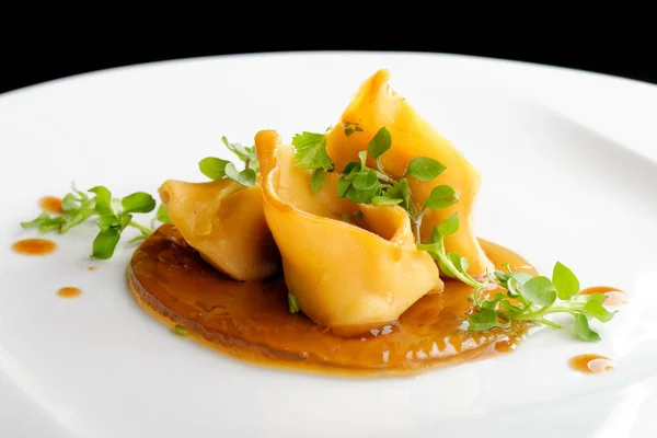 Buena comida, Ragu ravioli de cordero —  Fotos de Stock