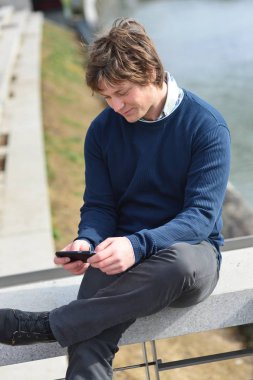  Mobil akıllı telefon ile öğrenci