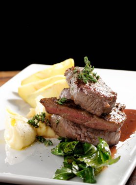  Geyik eti biftek patates ile