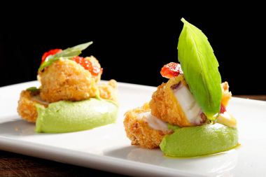  İyi yemek, kızarmış ahtapot fesleğen Mus üzerinde