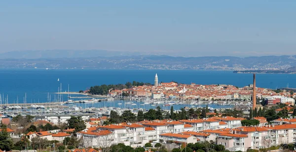 Bela cidade costeira Izola — Fotografia de Stock