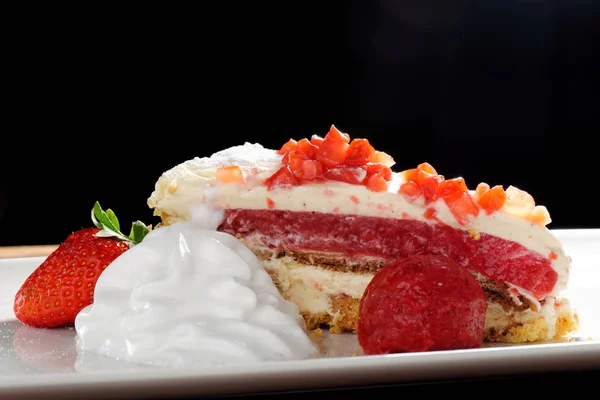 夏天的草莓蛋糕 — 图库照片