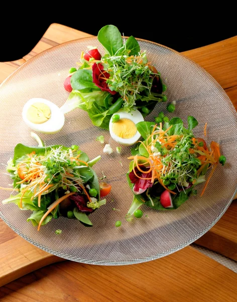 Salada mista de jantar fina com ruccola — Fotografia de Stock