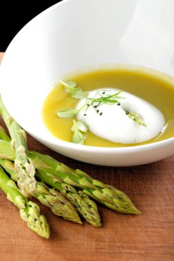 Kuşkonmaz çorbası.  