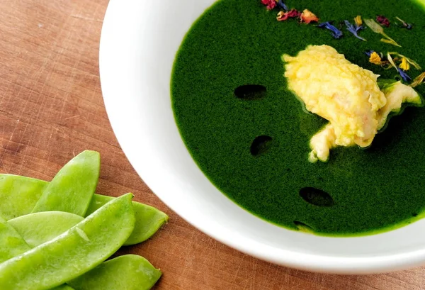 Snow peas soup — Stock Photo, Image