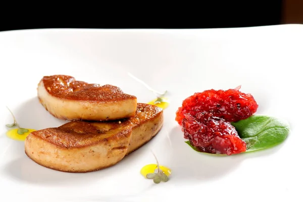 Pečené foie gras s višňovou omáčkou — Stock fotografie