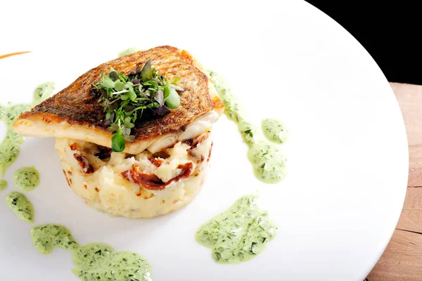 Lezzetli Sağlıklı balık fileto patates püresi ile — Stok fotoğraf