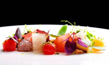 Ton balığı, karpuz ve baharatlı aperatif.