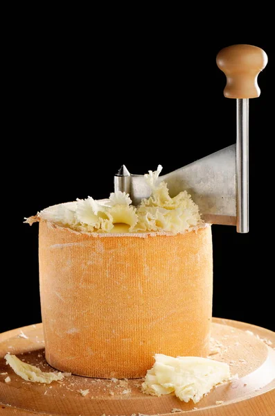 Original Schweizer Käse Auf Einem Stand — Stockfoto