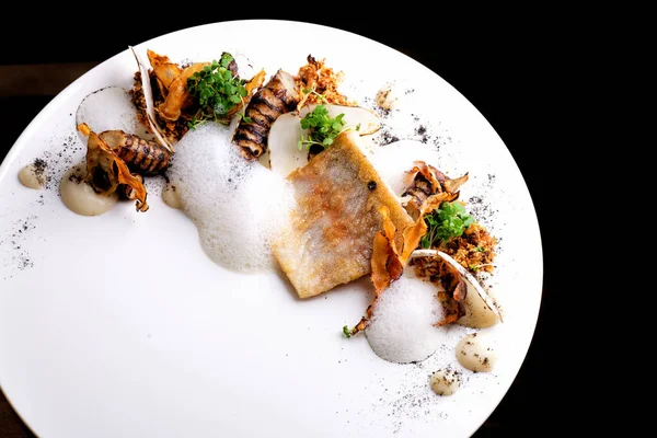 高級料理 白身魚のフィレとサツマイモ — ストック写真