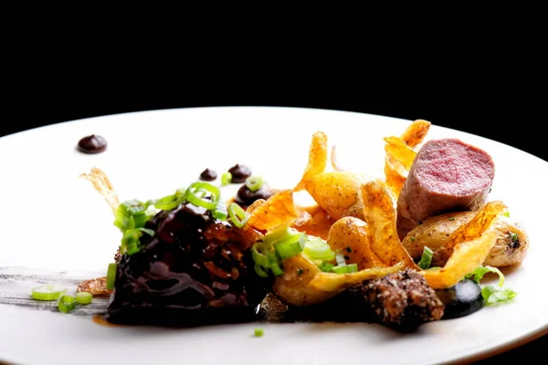 Haute Kuchyně Grilované Jehněčí Steaky Omáčkou Portského Brambory — Stock fotografie