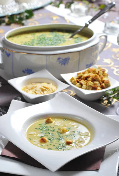 Homemade Creamy Potato Leek Soup — Stock Photo, Image