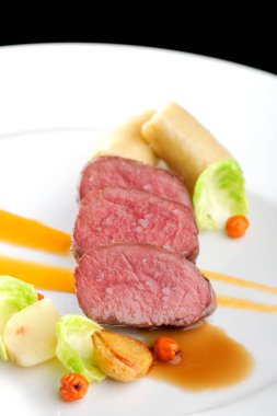 Güzel yemekler, sebzeli geyik eti.