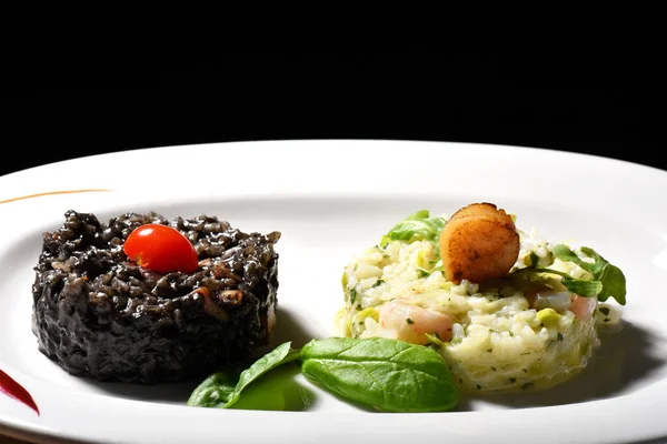 Kaliteli Yemek Mürekkepbalıklı Siyah Risotto Deniz Ürünleri Pilavlı Risotto — Stok fotoğraf