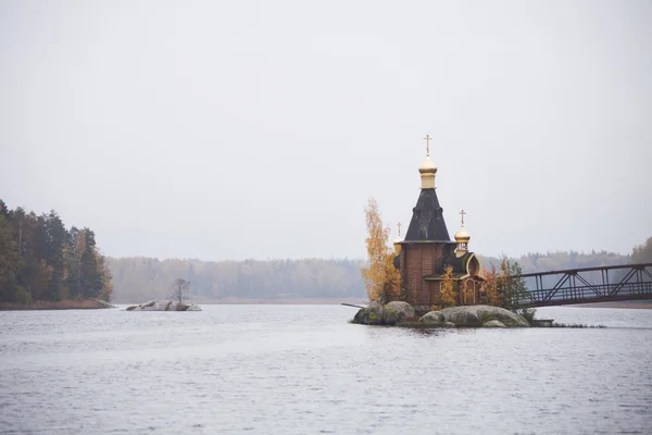 东正教教会的圣安德鲁武奥克萨河上 — 图库照片