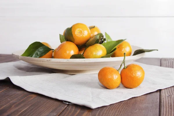 Still life with tangerines (mandarins) on plate — Stock Photo, Image