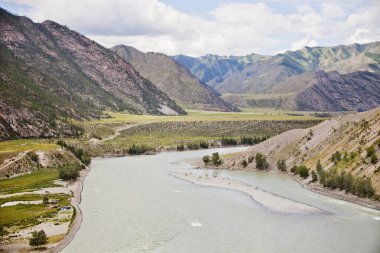 Katun nehir. Altay doğa