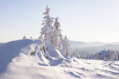 Dağ Zyuratkul, kış manzarası. 