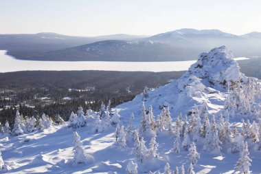 Dağ Zyuratkul, kış manzarası.