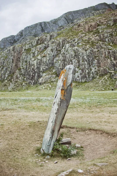 Guerreiro de pedra no Altai - o santuário de Adyr-Kahn — Fotografia de Stock