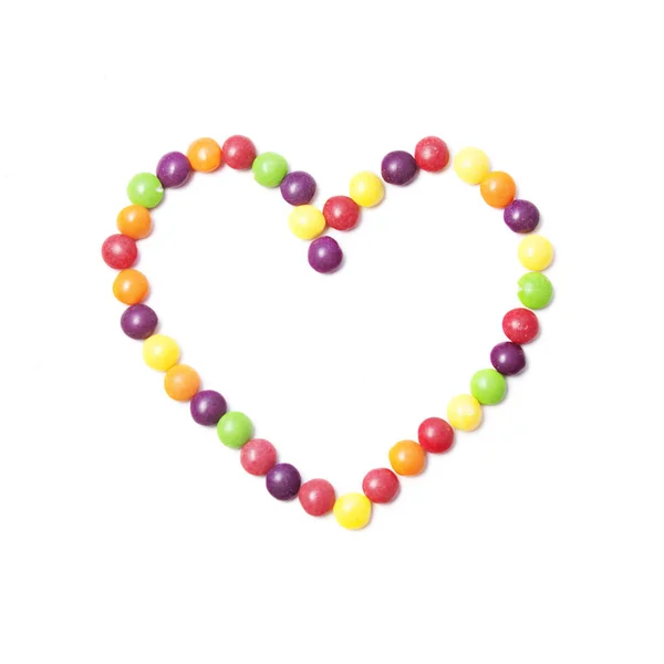 Coeur de petits bonbons ronds colorés — Photo
