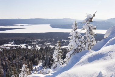 Zyuratkul, kış manzara dağ aralığından görüntülemek
