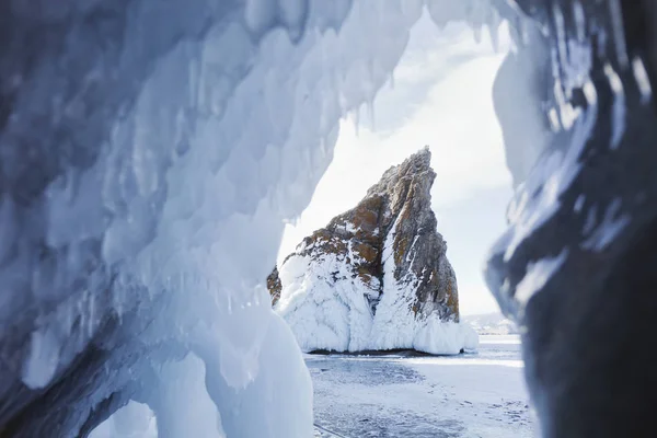 Cabeça de Mare Cabo (Chorin-irgi), Lago Baikal. Paisagem inverno — Fotografia de Stock