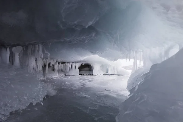 Eishöhlen. Winternatur — Stockfoto