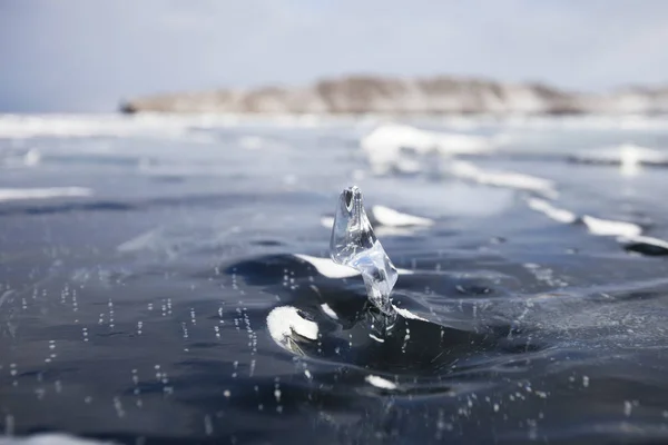 Ledová kra. Jezero Bajkal zimní krajina. — Stock fotografie