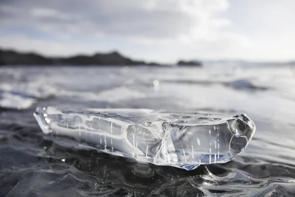 Témpano de hielo. Lago Baikal paisaje de invierno . —  Fotos de Stock