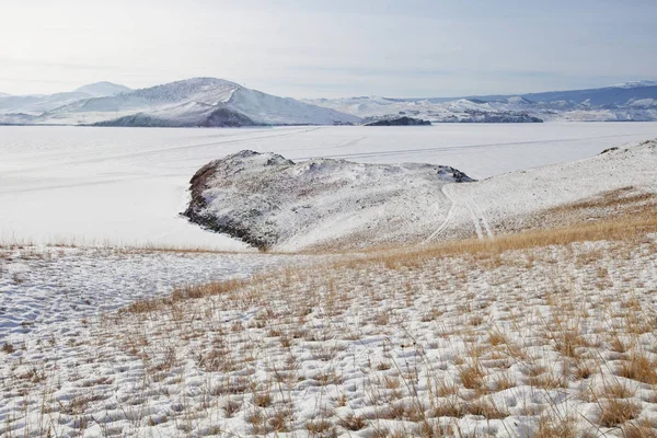 Ilha Olkhon. Paisagem de inverno, Lago Baikal — Fotografia de Stock