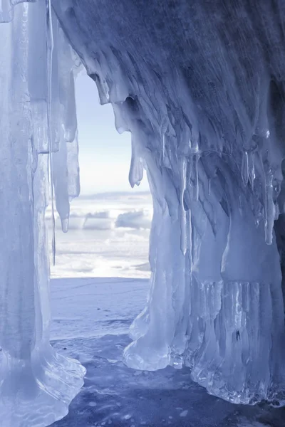 얼음 동굴, 바이칼 호수 겨울 풍경 — 스톡 사진