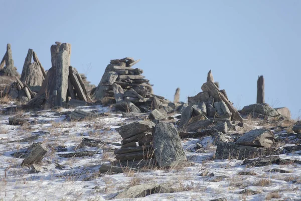 Pirâmides de pedra para espíritos na ilha de Ogoi . — Fotografia de Stock