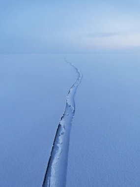 Deniz Baykal manzara, buz boşlukta. Kış