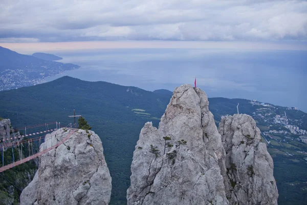 Ai-Petri rochas. Montanha da Crimeia . — Fotografia de Stock