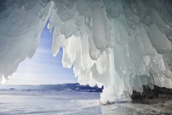 Caverna de gelo, Lago Baikal. Paisagem inverno — Fotografia de Stock