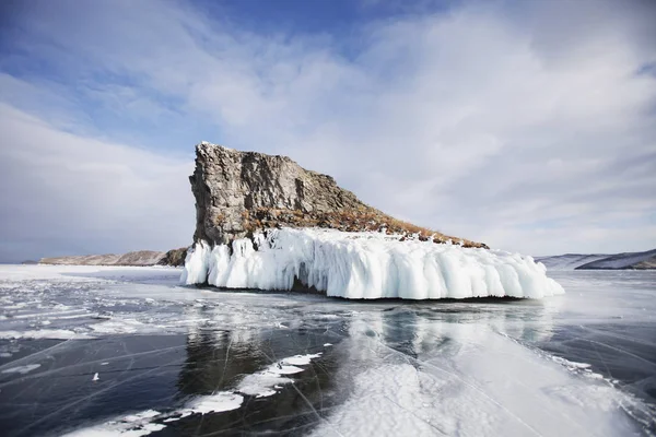 Kanca feje Cape, jég a Lake Baikal, Olkhon island. Téli föld — Stock Fotó