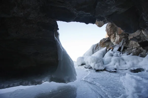 Grotte (grotte), île Olkhon, lac Baïkal — Photo