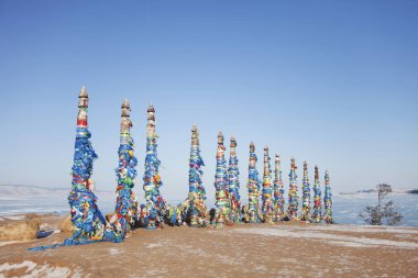 Cape Burhan renkli şeritler içeren sütunlar.