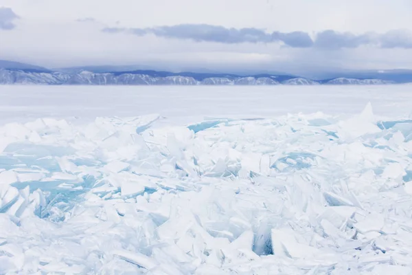 Paisagem de inverno. Baikal lago hummock — Fotografia de Stock