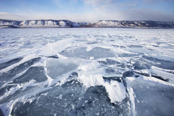 Озеро Байкал. Зимний пейзаж — стоковое фото