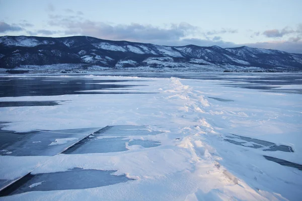 Lago Baikal, paisagem de inverno — Fotografia de Stock